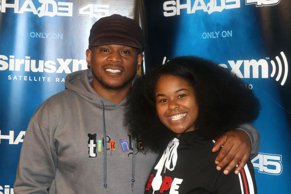 Dejah Vú at the SiriusXM Shade 45 studio backdrop
